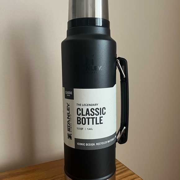 Stanley Black The Legendary Classic Bottle 1.5 QT 1.4 L NWT - Picture 1 of 5